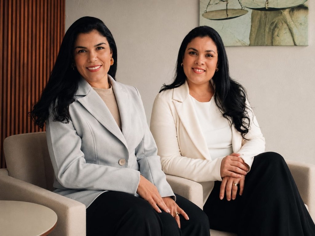 Clara da Silva Leite Pinto e Karina da Silva Velozo — Advogadas fundadoras do escritório CK Advogadas